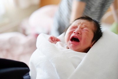 赤ちゃん泣いてる画像