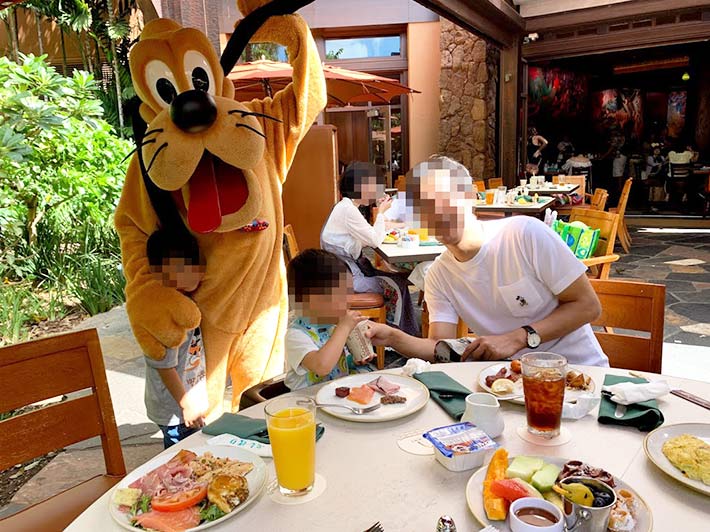 体験記 子どもが大喜び ハワイのディズニー アウラニ は日帰り朝食ブッフェでキャラグリがおすすめ マジカマジカル